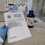 Norma de segurança ABNT NBR 14725:2023 em laboratório